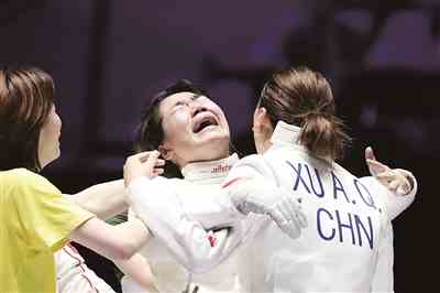 击剑世锦赛女重团体决赛 中国女将“绝杀”问鼎金牌